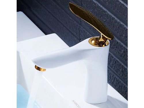 Vòi lavabo sứ trắng tay vàng